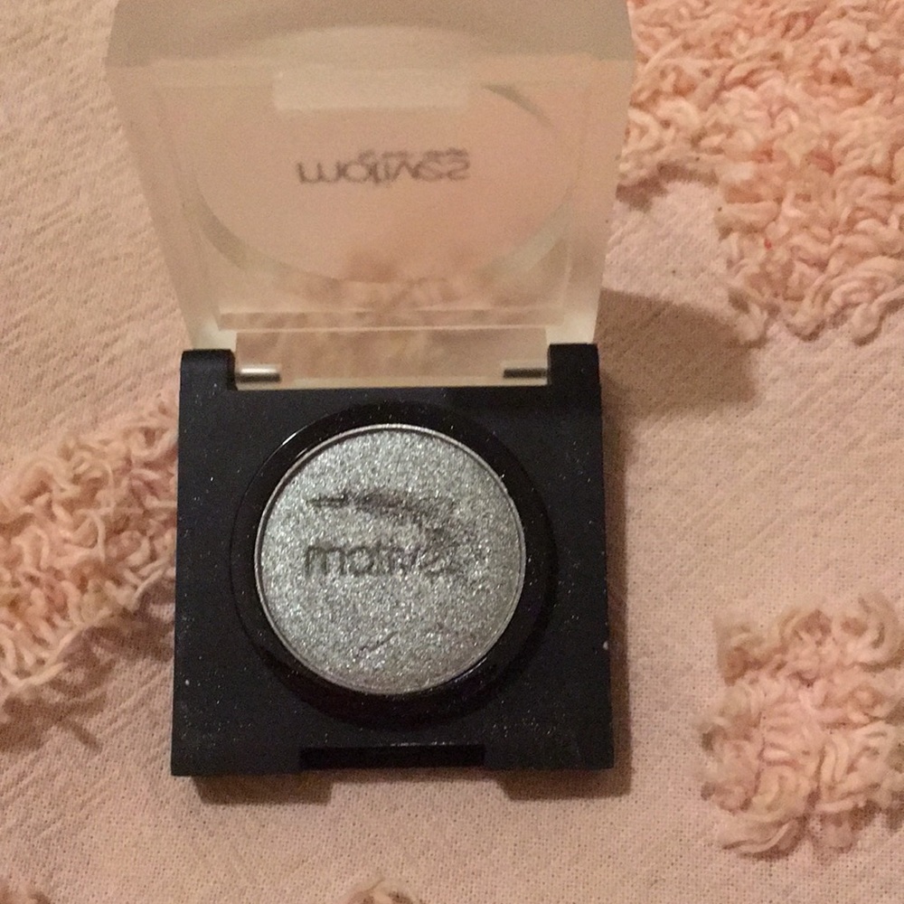 Motives Cosmetics - Picture 2 of 8